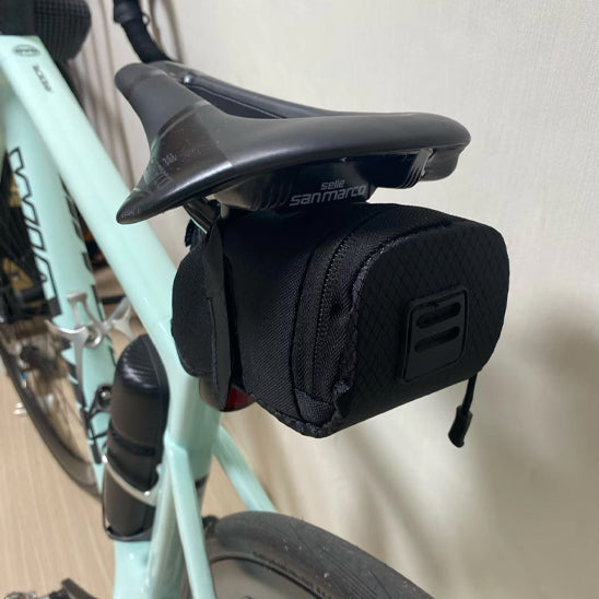 sacoche de selle durant beau temps