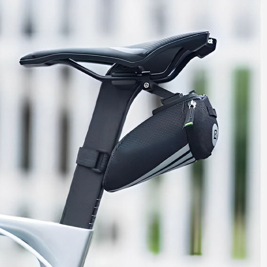 sacoche de selle attaché au selle