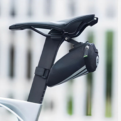 sacoche de selle attaché au selle