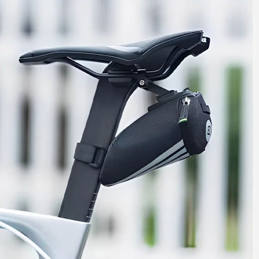 sacoche de selle attaché au selle